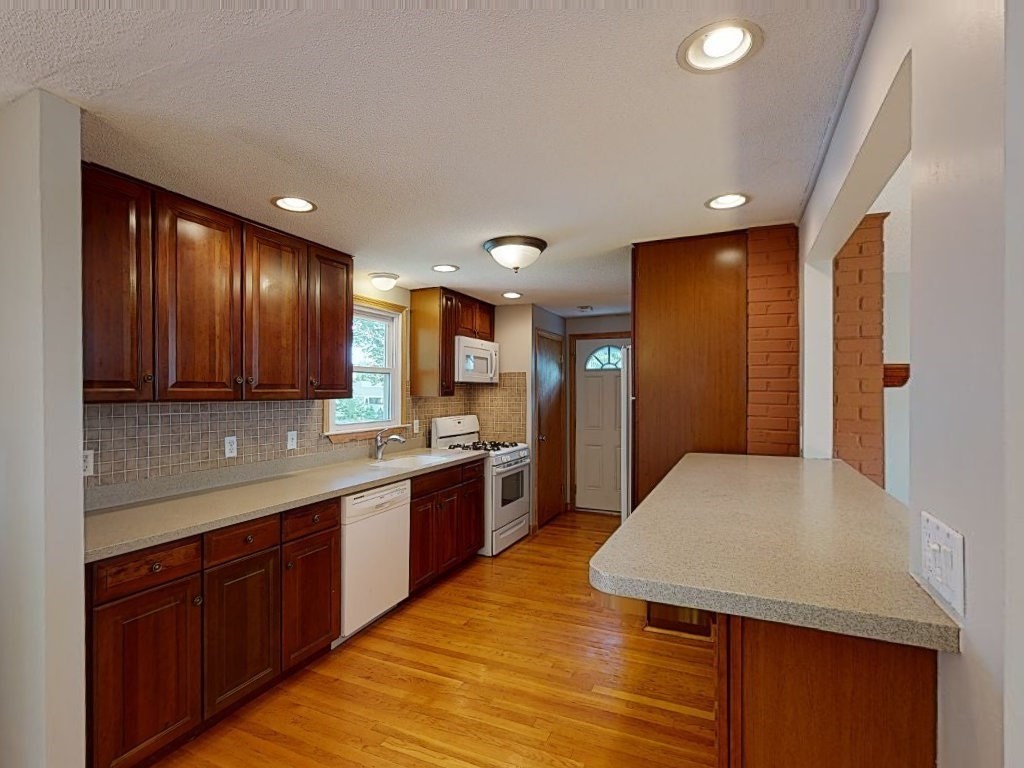 27 Standish Road Bellingham, MA 02019 - Photo 2 of 18 Gallery Image 2