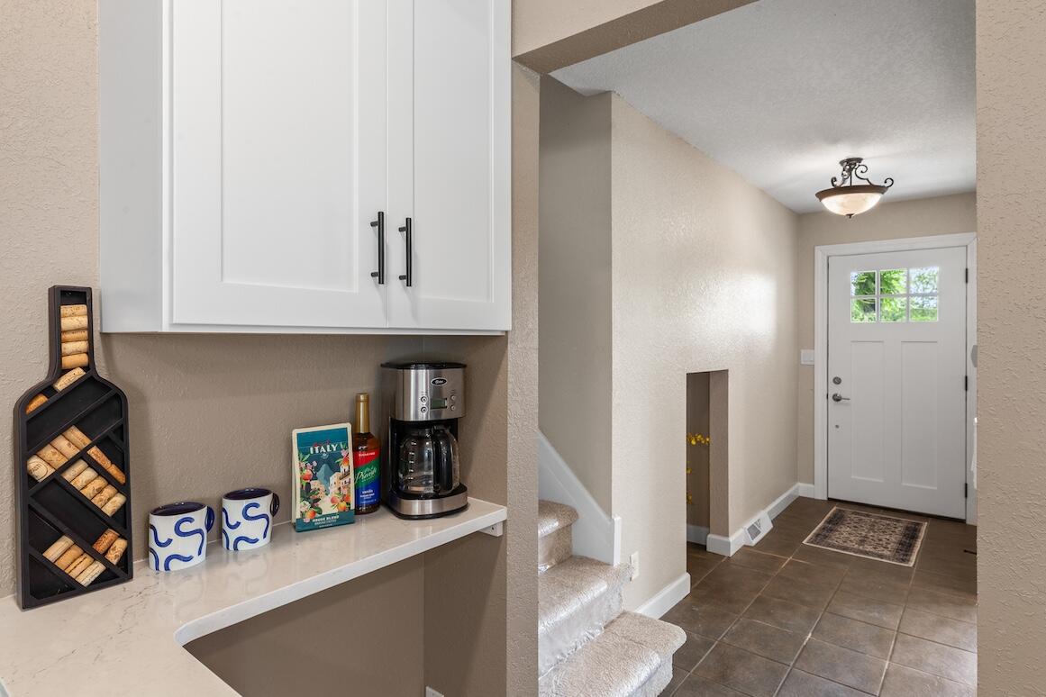 N20W28282 Oakton Road Delafield, WI 53072 - Photo 22 of 49 Kitchen nook