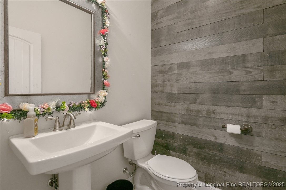 688 Stonebriar Avenue Raeford, NC 28376 - Photo 9 of 50 a bathroom with a sink a toilet and mirror