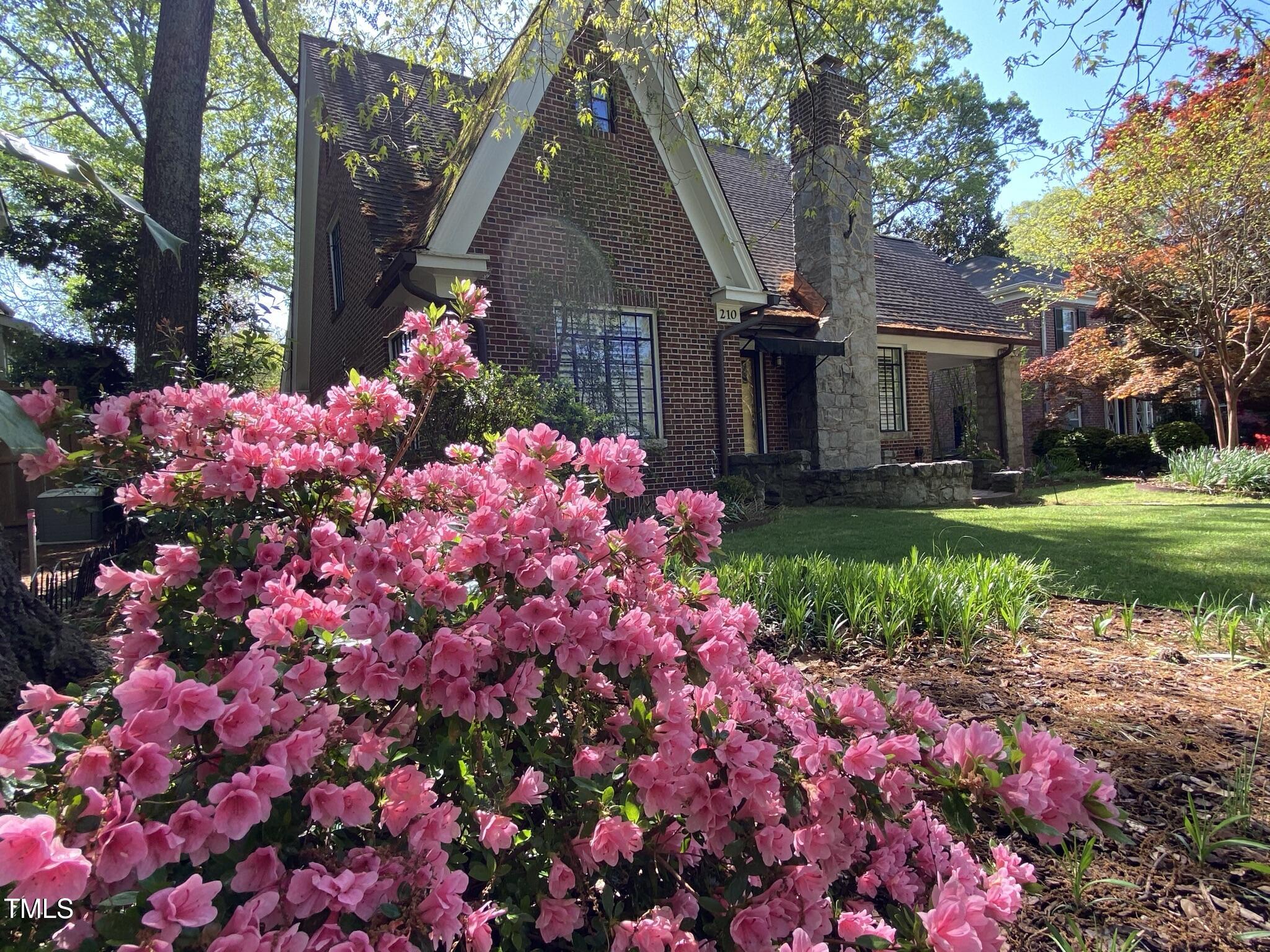 210 Woodburn Road Raleigh, NC 27605 - Photo 3 of 54 IMG_0861