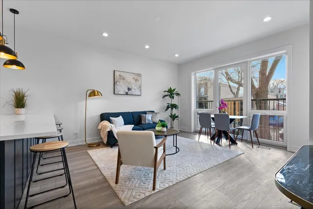 $499,500 | 2636 West Evergreen Avenue, Unit 2, Chicago, IL 60622