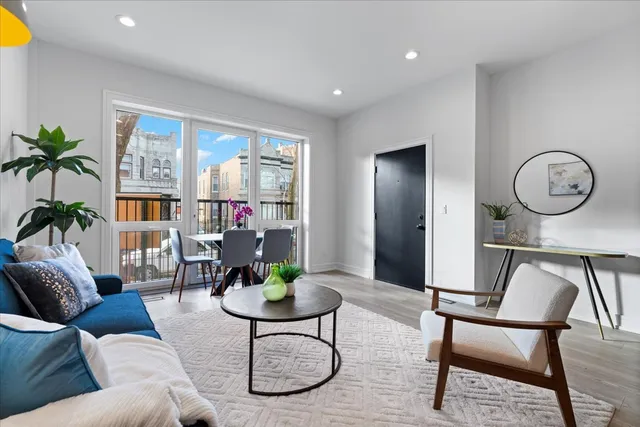 $499,500 | 2636 West Evergreen Avenue, Unit 2, Chicago, IL 60622