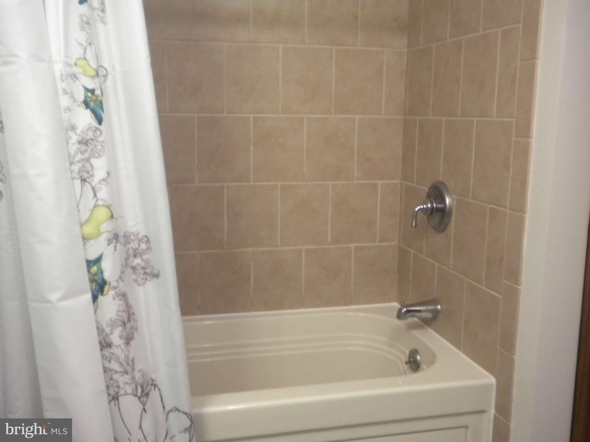 7614 Spruce Road Baltimore, MD 21222 - Photo 23 of 30 a bathroom with a bathtub