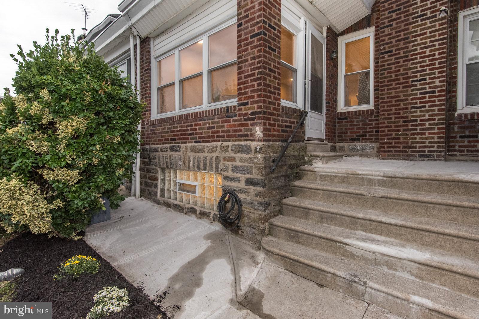 7426 Beverly Road Philadelphia, PA 19138 - Photo 3 of 40 Front door
