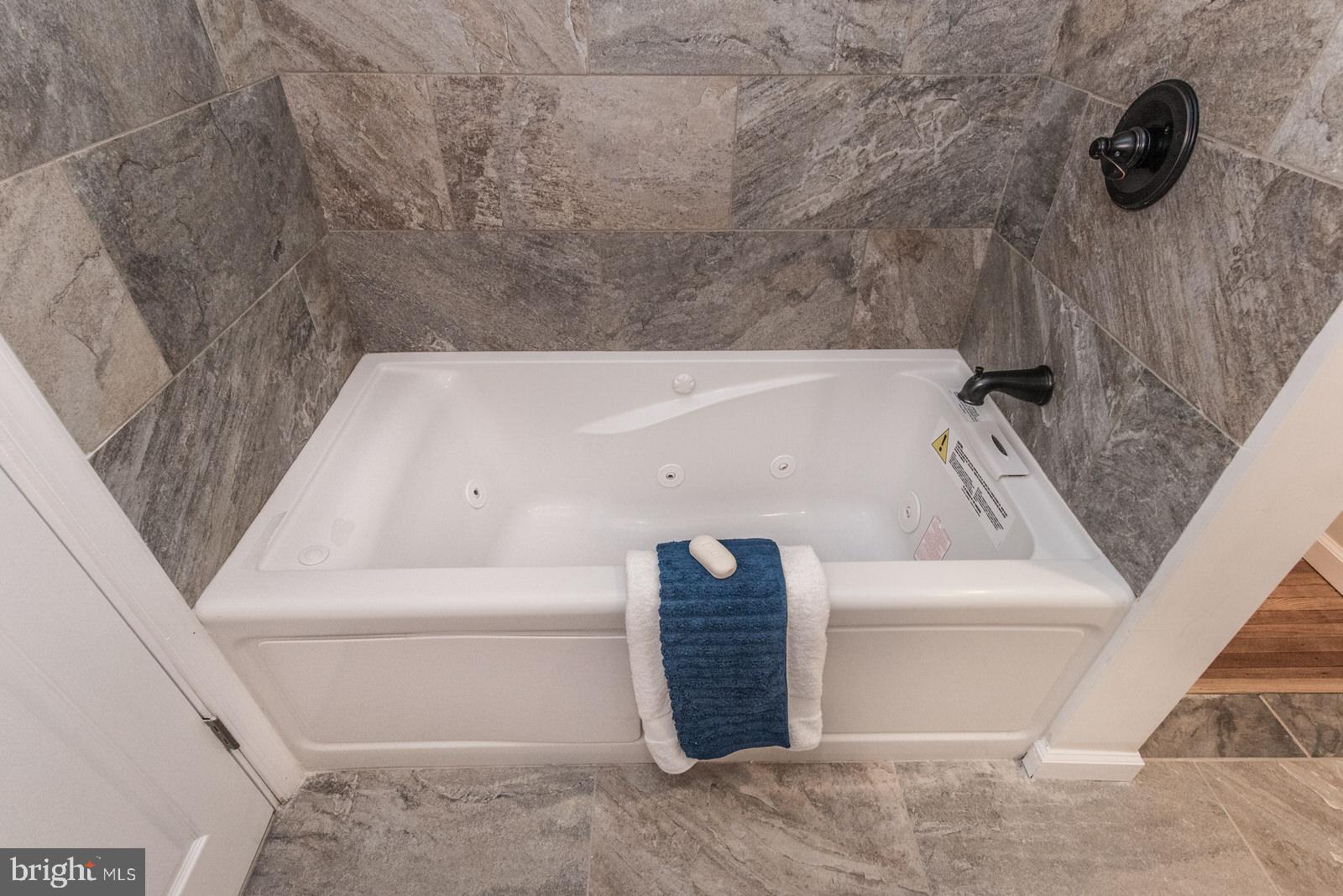 7426 Beverly Road Philadelphia, PA 19138 - Photo 24 of 40 Main bathroom Jacuzzi tub