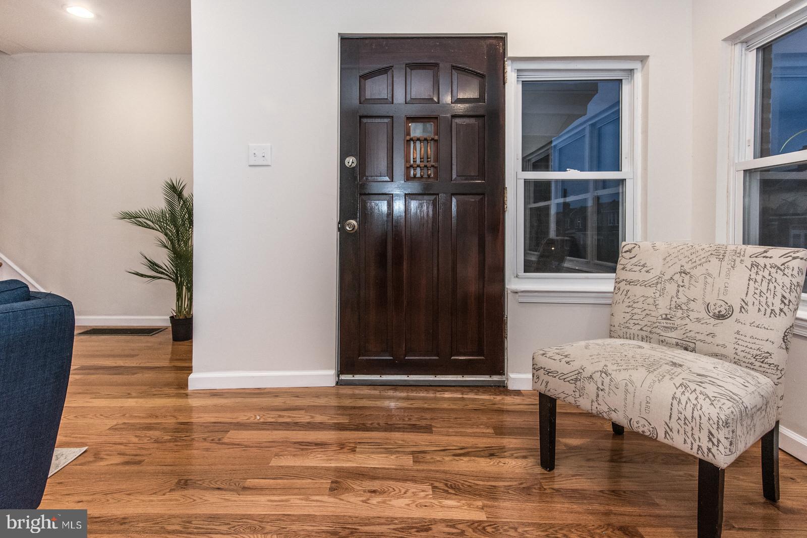 7426 Beverly Road Philadelphia, PA 19138 - Photo 4 of 40 Enclosed porch area