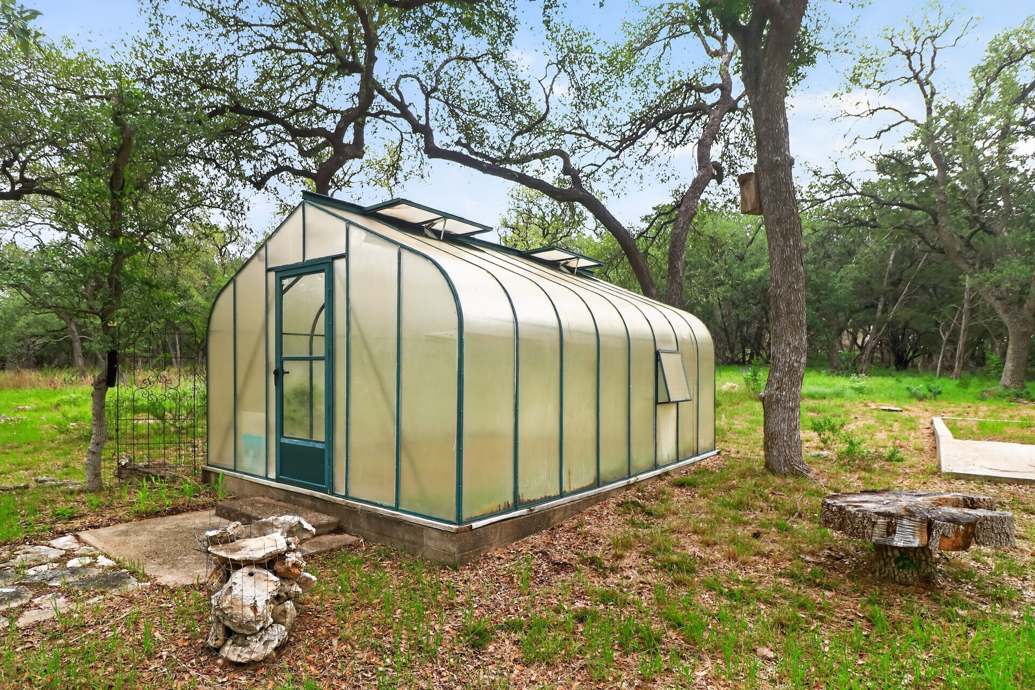 128 Mockingbird Lane Georgetown, TX 78633 - Photo 27 of 32 Greenhouse