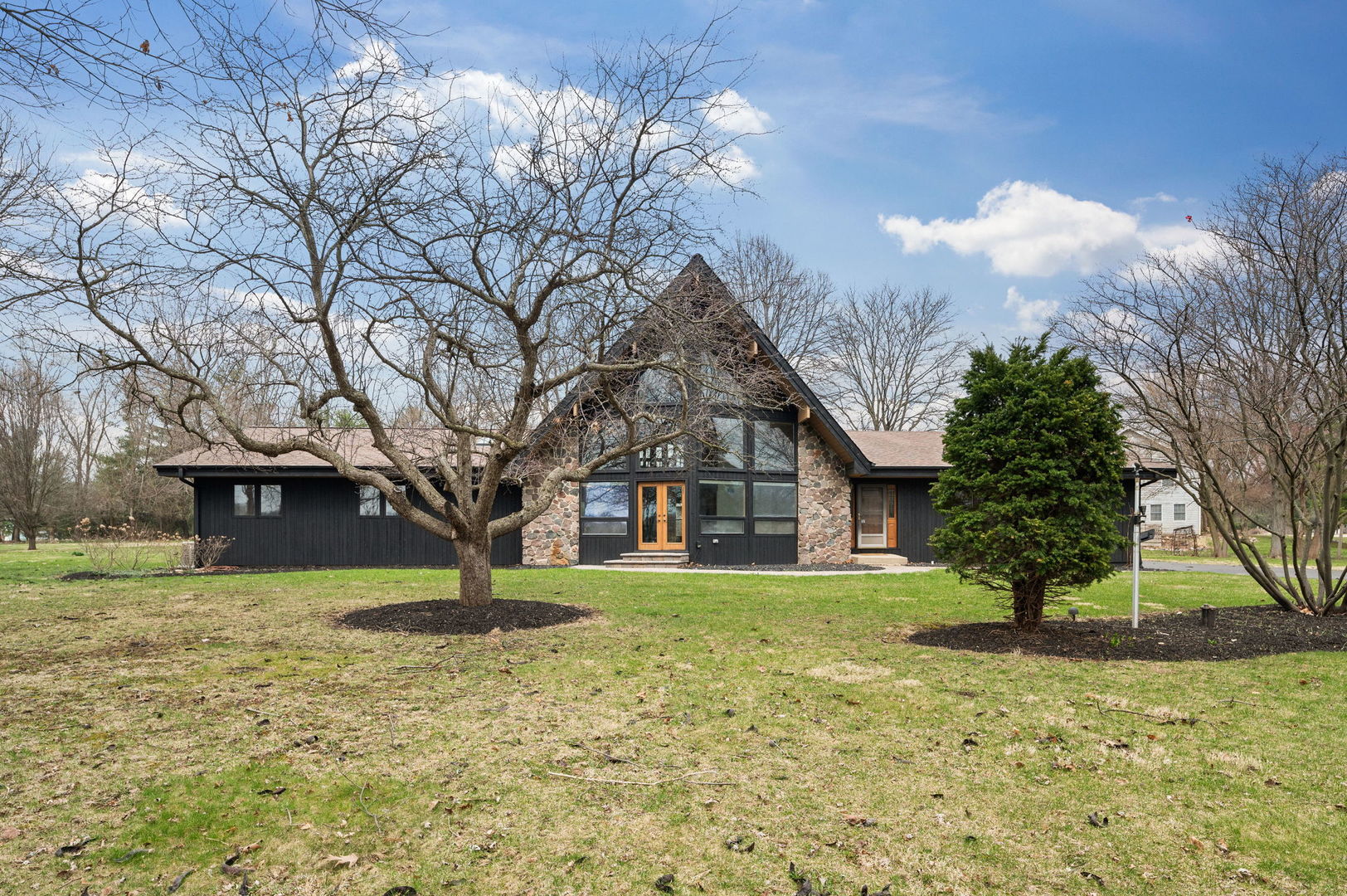 5N584 Dunham Trails Road Wayne, IL 60184 - Photo 2 of 40