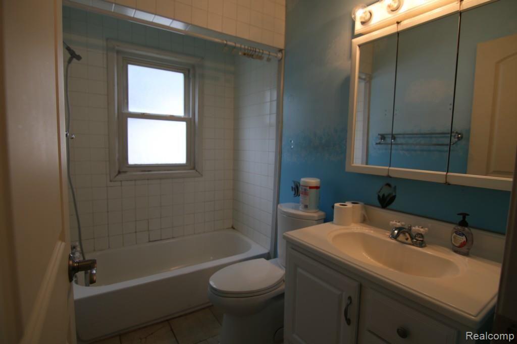 5240 Howe Road Wayne, MI 48184 - Photo 5 of 21