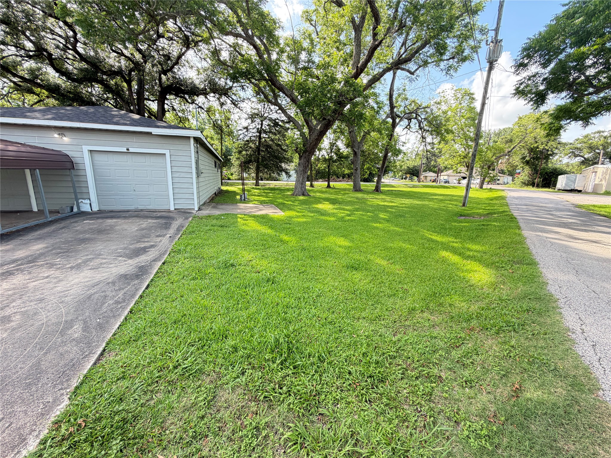 819 West Kyle Road Clute, TX 77531 - Photo 23 of 25