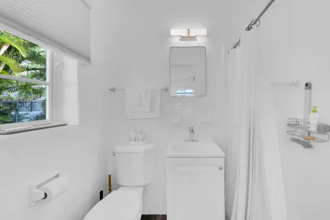 $1,850 | 2307 North Ocean Boulevard, Unit 3, Fort Lauderdale, FL 33305