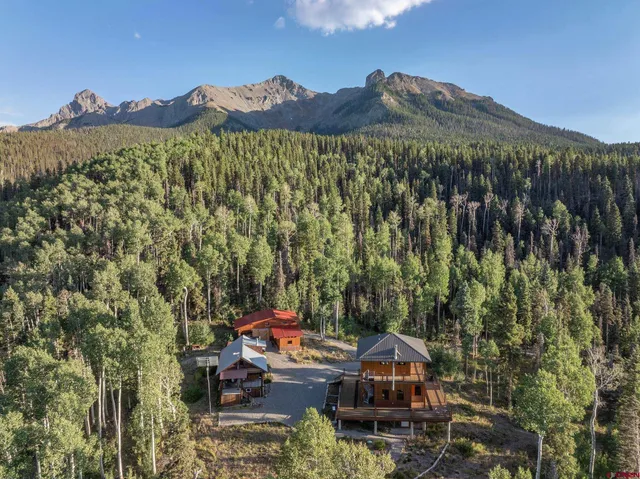 a view of a houses with a yard