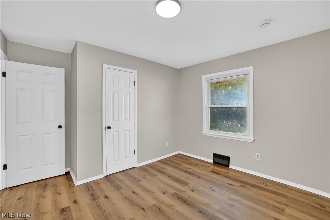 303 South Green Road Cleveland, OH 44121 - Photo 14 of 32