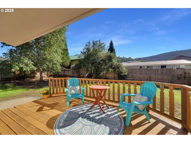 $300,000 | 171 Hedrick Creek Avenue, Drain, OR 97435