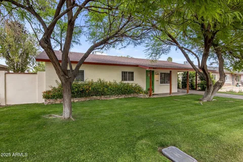 a view of a house with a backyard
