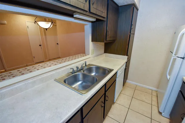 $1,100 | 1517 Barcelona Way Drive, Baytown, TX 77520