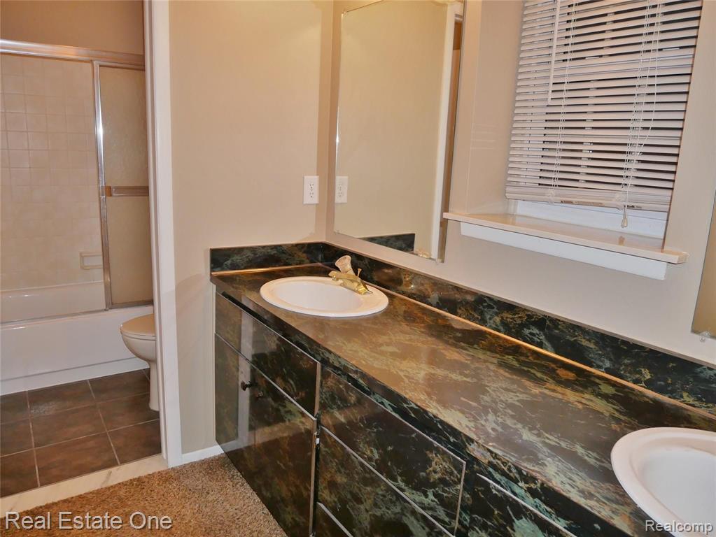 65 Manor Way Rochester Hills, MI 48309 - Photo 12 of 26