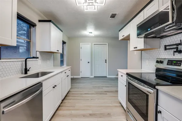$259,000 | 821 Sequoia Drive, Lancaster, TX 75146