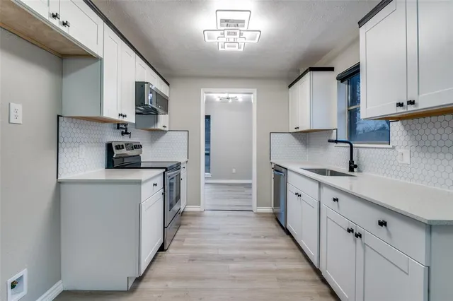 $259,000 | 821 Sequoia Drive, Lancaster, TX 75146