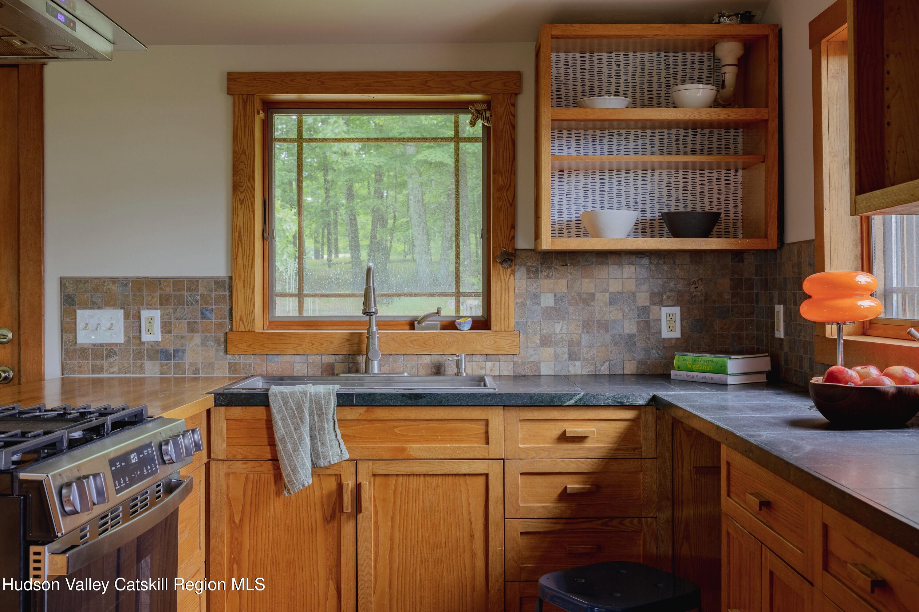 28 Heath Road Kingston, NY 12401 - Photo 13 of 48 gesso-heath-upstate-realtor-thatupstatea