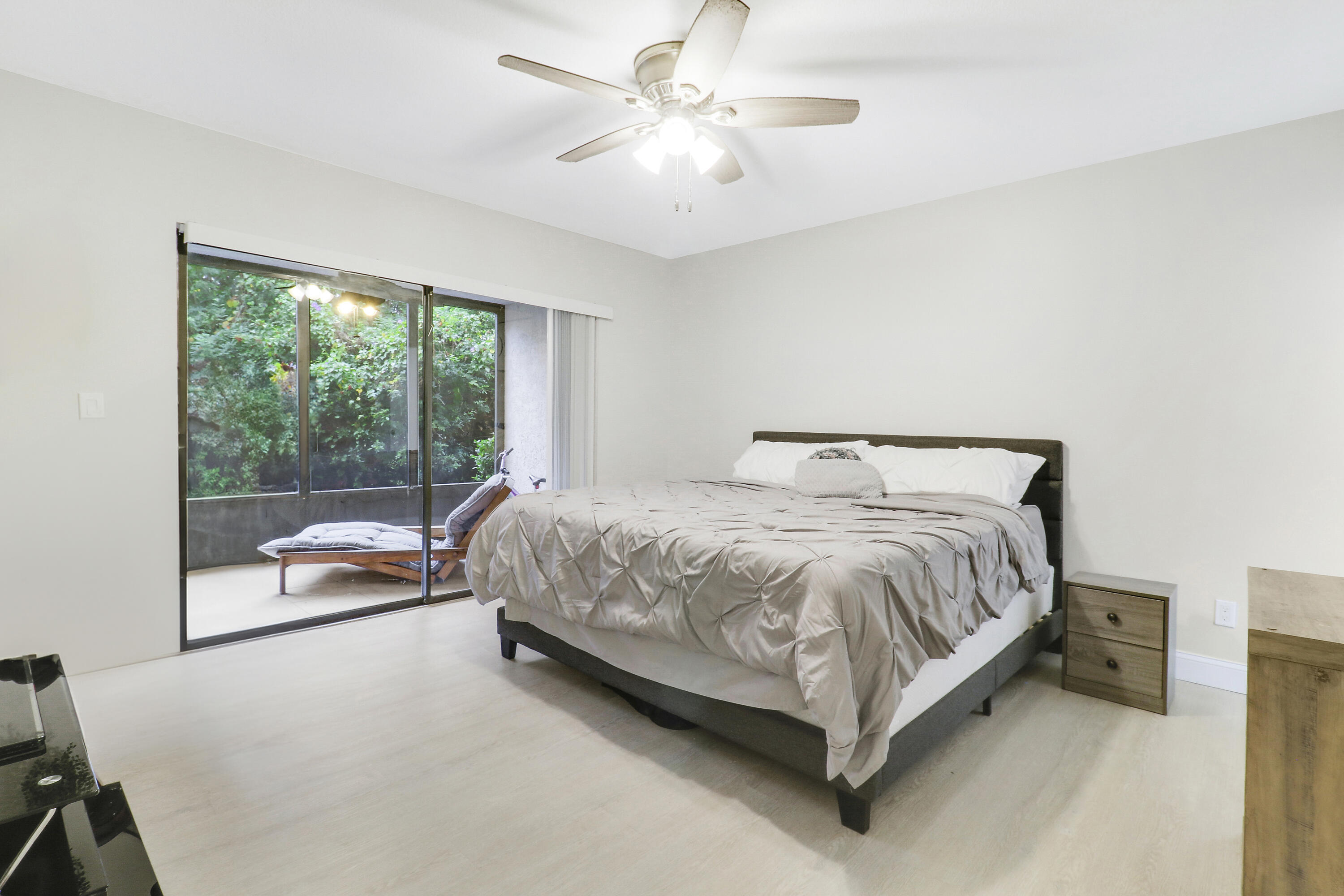 1200 Southeast Parkview Place, Unit F3 Stuart, FL 34994 - Photo 24 of 32 a bedroom with a bed and window