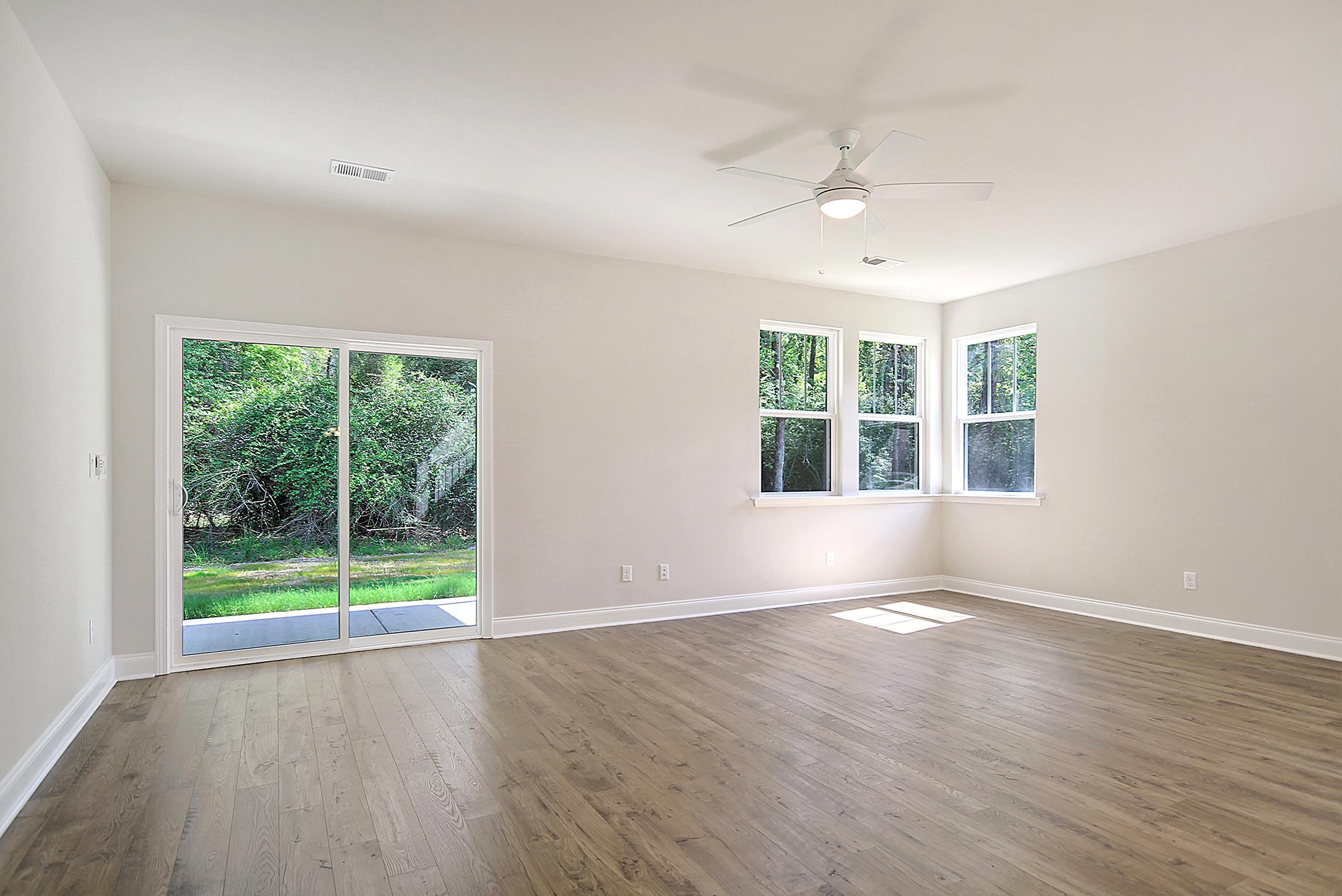 113 Braxton Road Harleyville, SC 29448 - Photo 3 of 9 Hampton Family Room