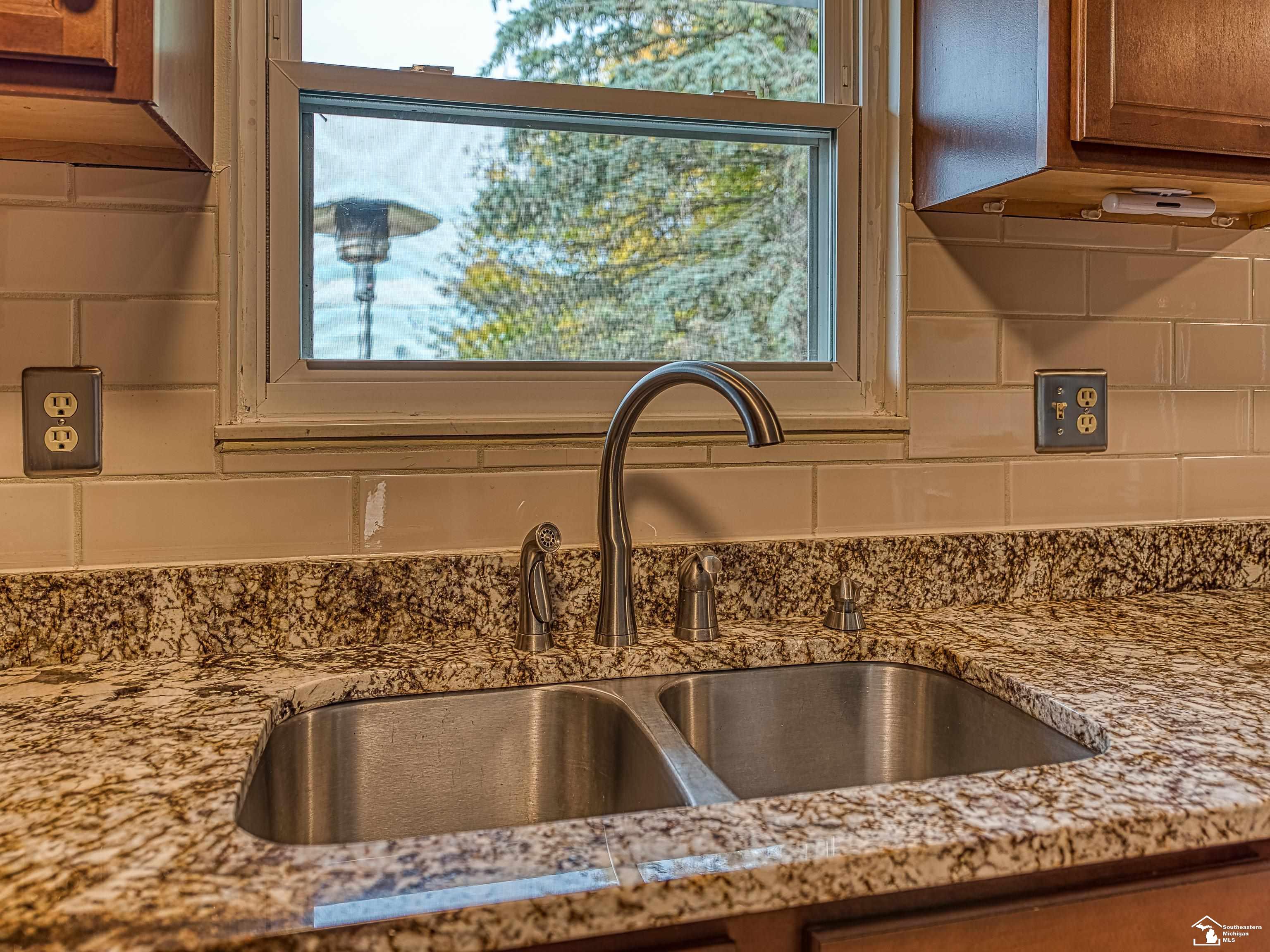 2573 North Raisinville Road Monroe, MI 48162 - Photo 15 of 71