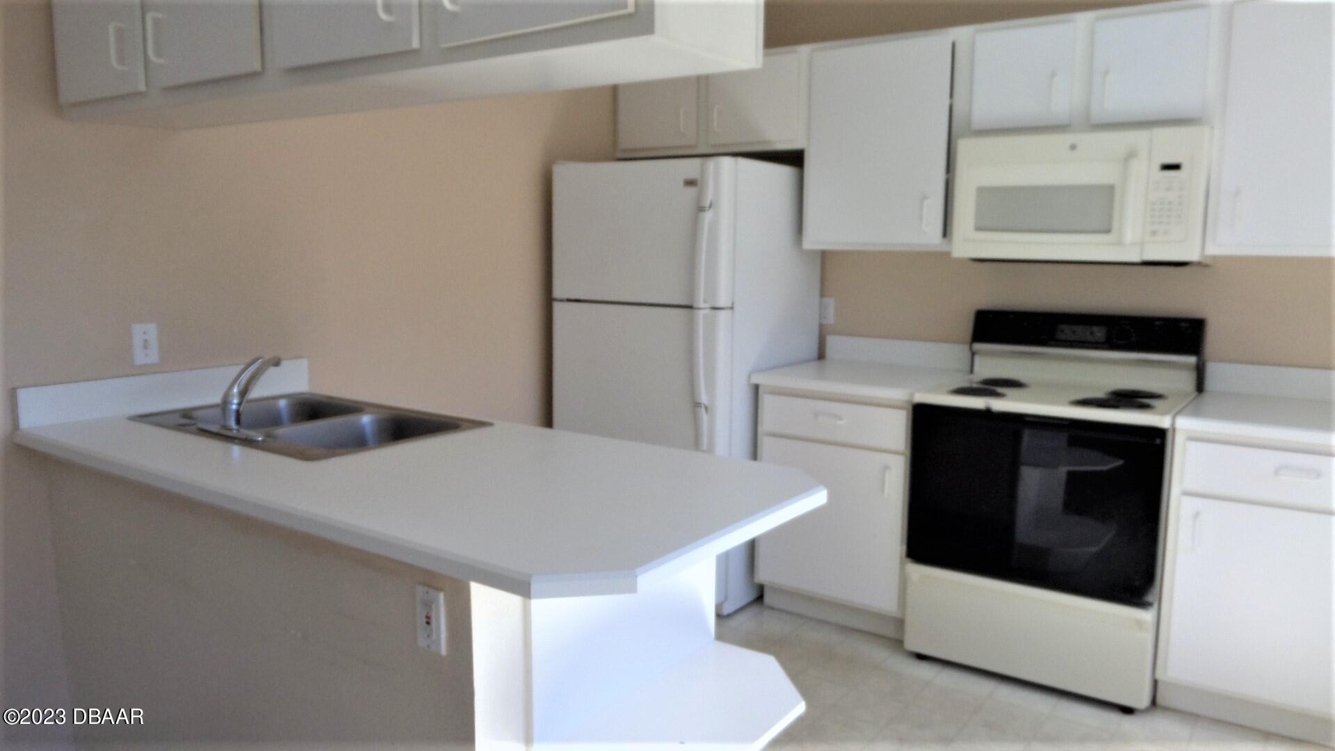 1601 Big Tree Road, Unit 1005 South Daytona, FL 32119 - Photo 5 of 16 Breakfast Bar