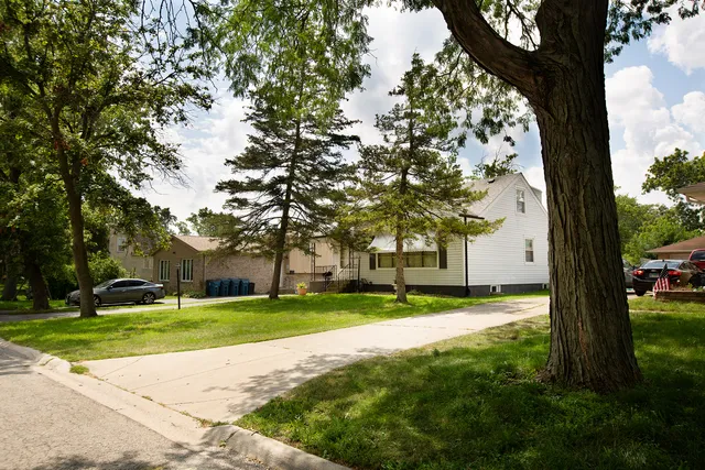 $2,000 | 3516 Peoria Street, Steger, IL 60475