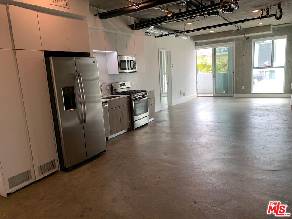 4210 Del Rey Avenue, Unit 301 Marina del Rey, CA 90292 - Photo 17 of 22