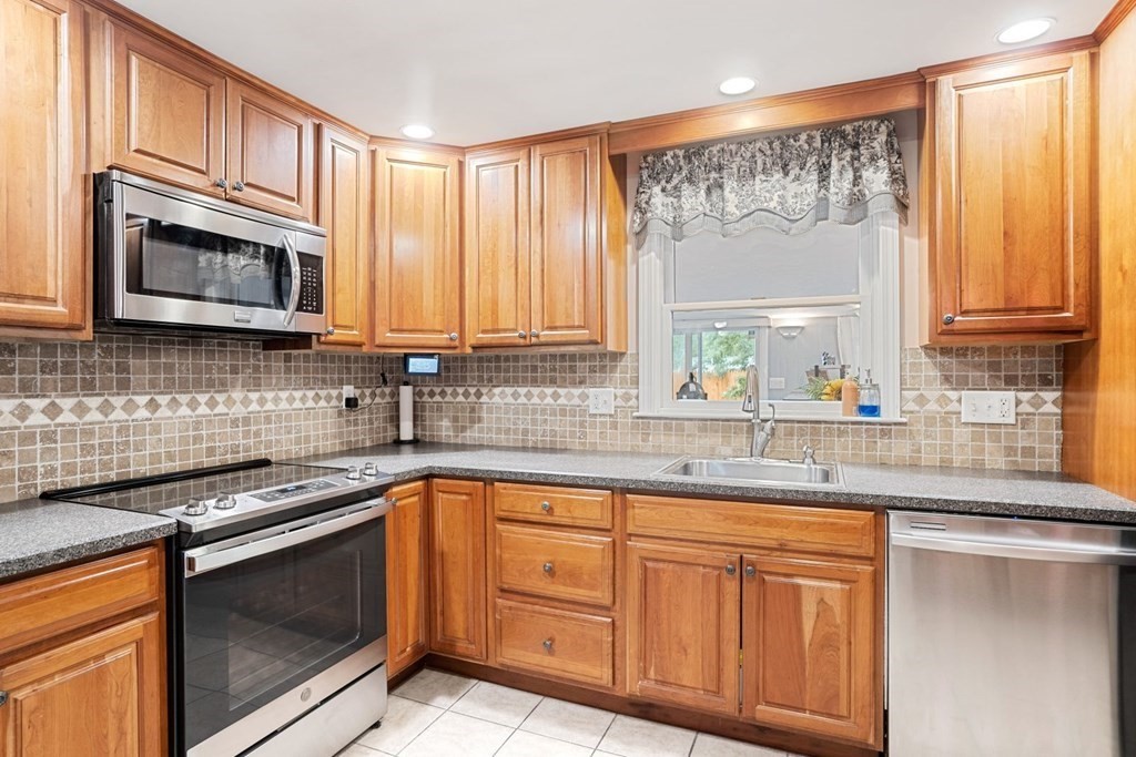 155 Richard Road Braintree, MA 02184 - Photo 12 of 26 Gallery Image 12