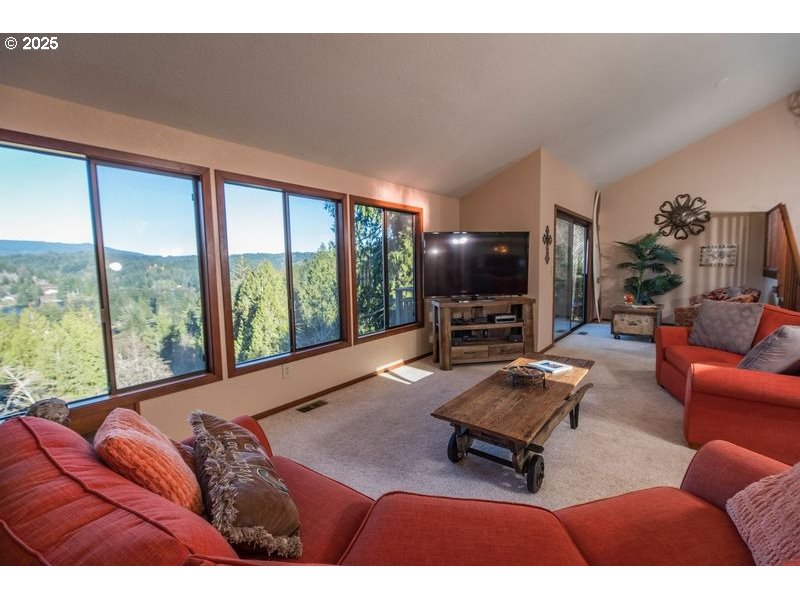 6007 View Loop Florence, OR 97439 - Photo 14 of 44 Gallery Image 14