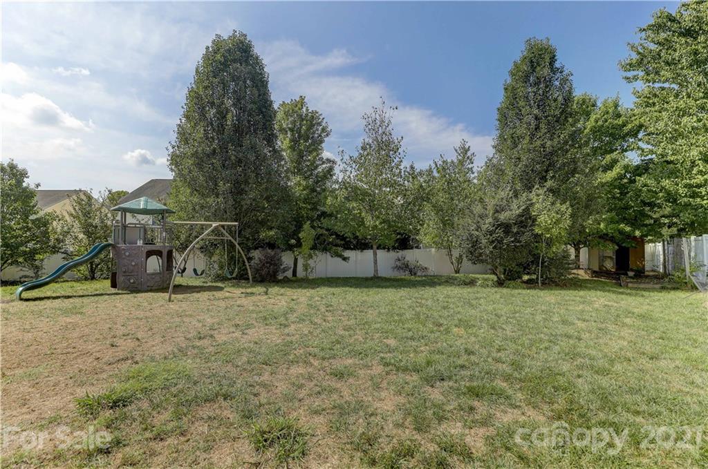 2170 Durand Road, Unit 40 Fort Mill, SC 29715 - Photo 45 of 48 a backyard of a house with lots of green space