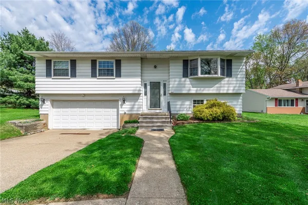 $300,000 | 3811 Bramblewood Drive, Brunswick, OH 44212
