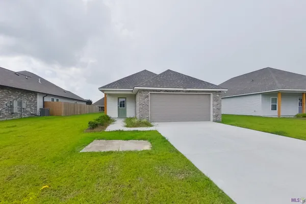 $2,045 | 13772 Willowmore Drive, Denham Springs, LA 70726