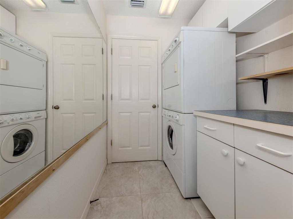 561 Clubside Circle, Unit 58 Venice, FL 34293 - Photo 23 of 44 a utility room with dryer and washer
