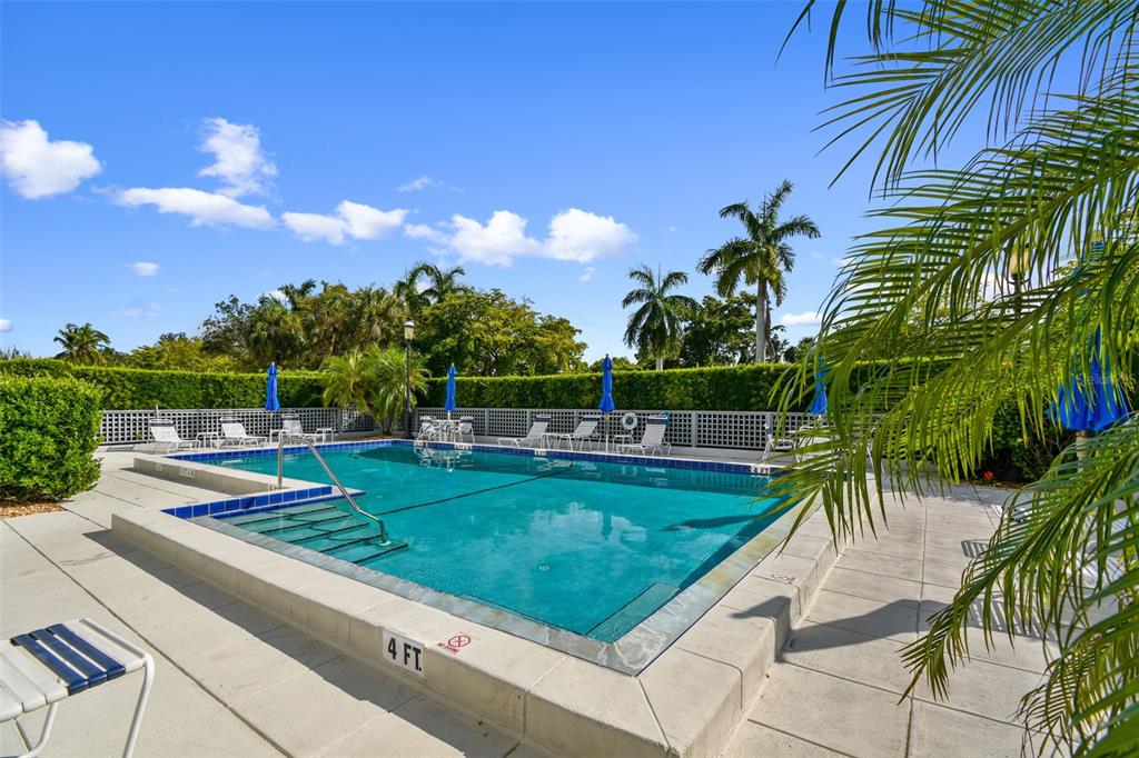 1000 Riverside Drive, Unit B104 Palmetto, FL 34221 - Photo 30 of 36 a view of a backyard with a garden