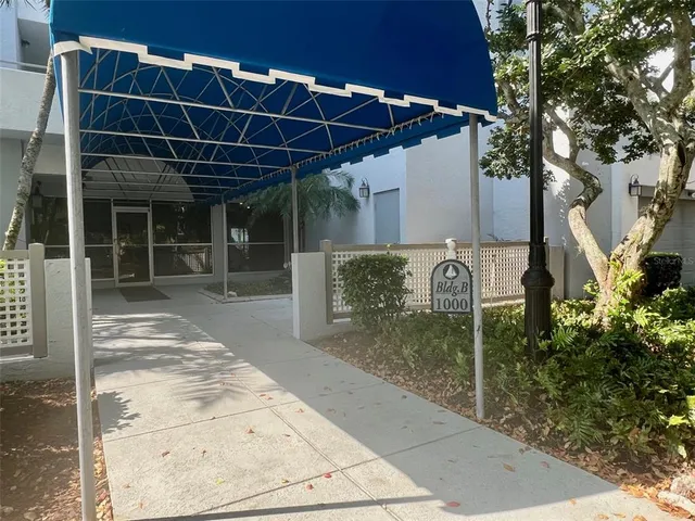 a view of a livingroom with furniture