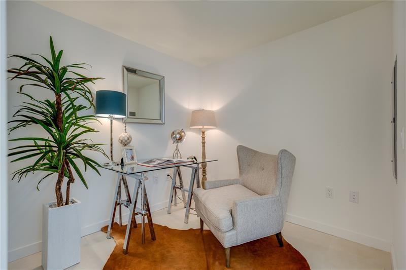 401 North Birch Road, Unit 1012 Fort Lauderdale, FL 33304 - Photo 13 of 44 a living room with furniture and a potted plant