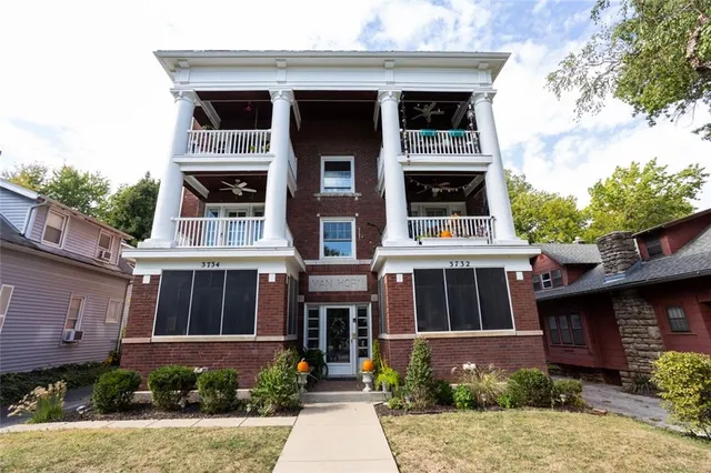 $175,000 | 3734 Wyoming Street, Unit 2S, Kansas City, MO 64111