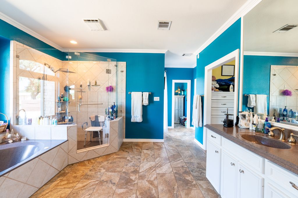 3550 County Road 245 Florence, TX 76527 - Photo 34 of 38 Spacious Master Bathroom with Walk in Shower, Soaking Tub, Double Vanity & Amazing Walk in Closet