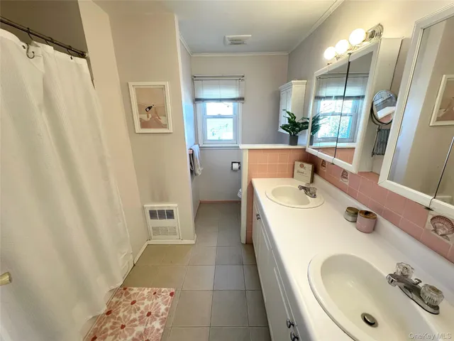 $3,800 | 133 Cleveland Avenue, Unit 2, Long Beach, NY 11561