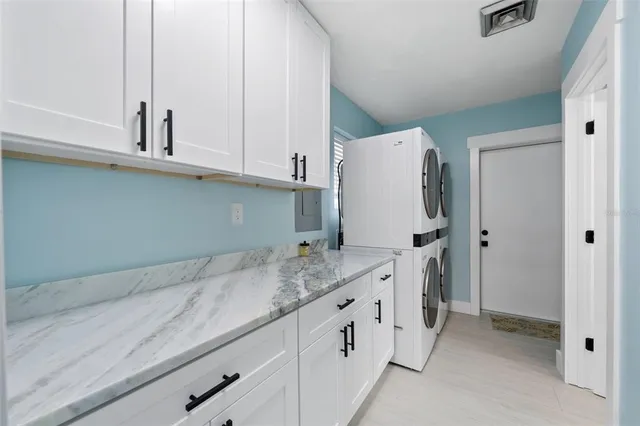 $2,000,000 | 2726 North Beach Road, Englewood, FL 34223