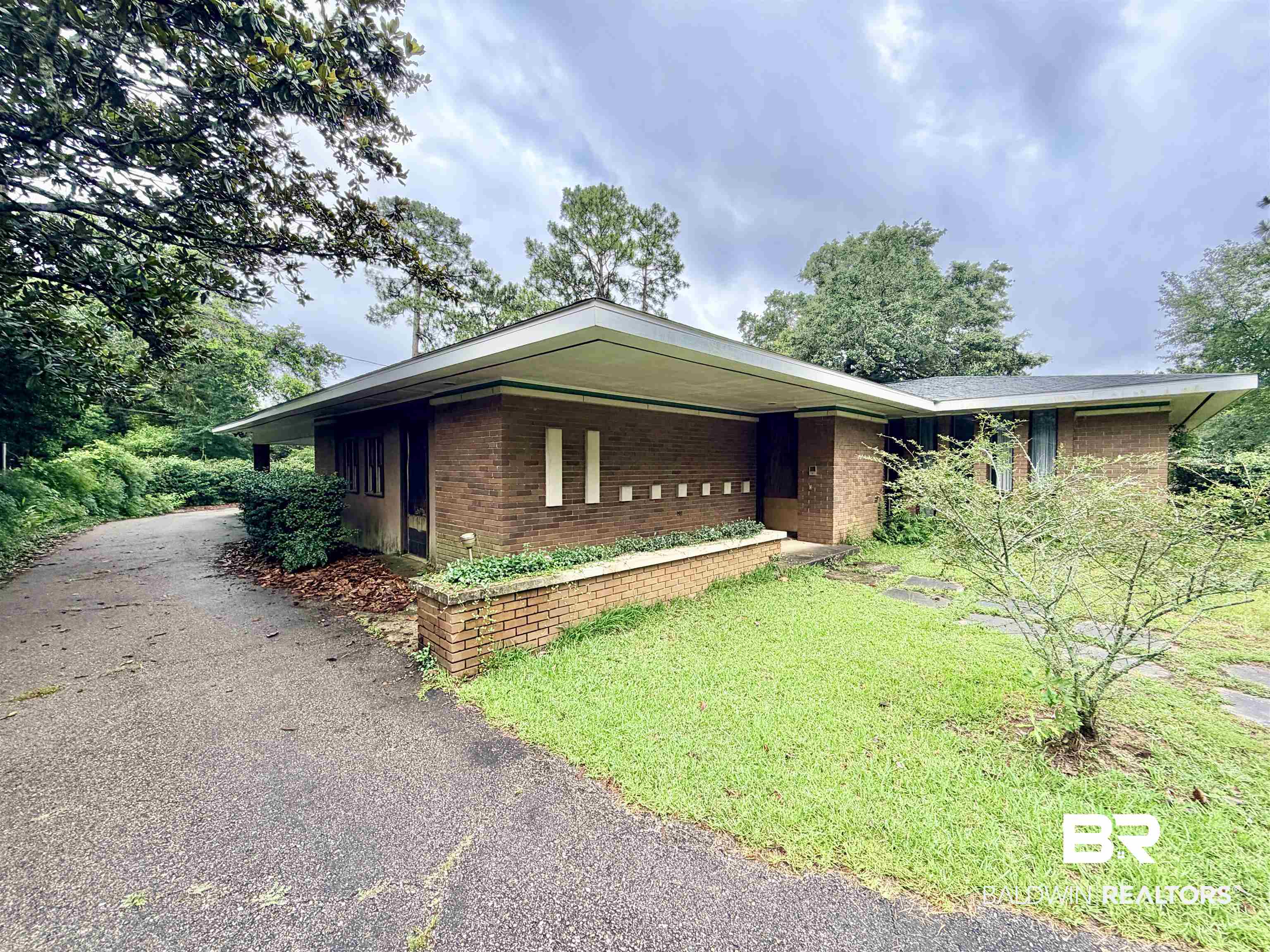 605 East Cumberland Road Mobile, AL 36608 - Photo 2 of 87