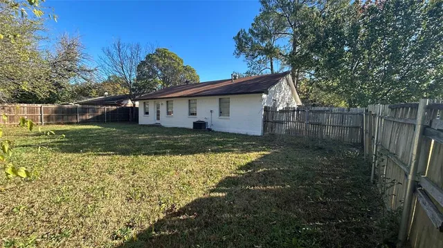 $1,800 | 2118 Westwood Drive, Denton, TX 76205