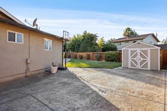 a view of a house with a yard and garage