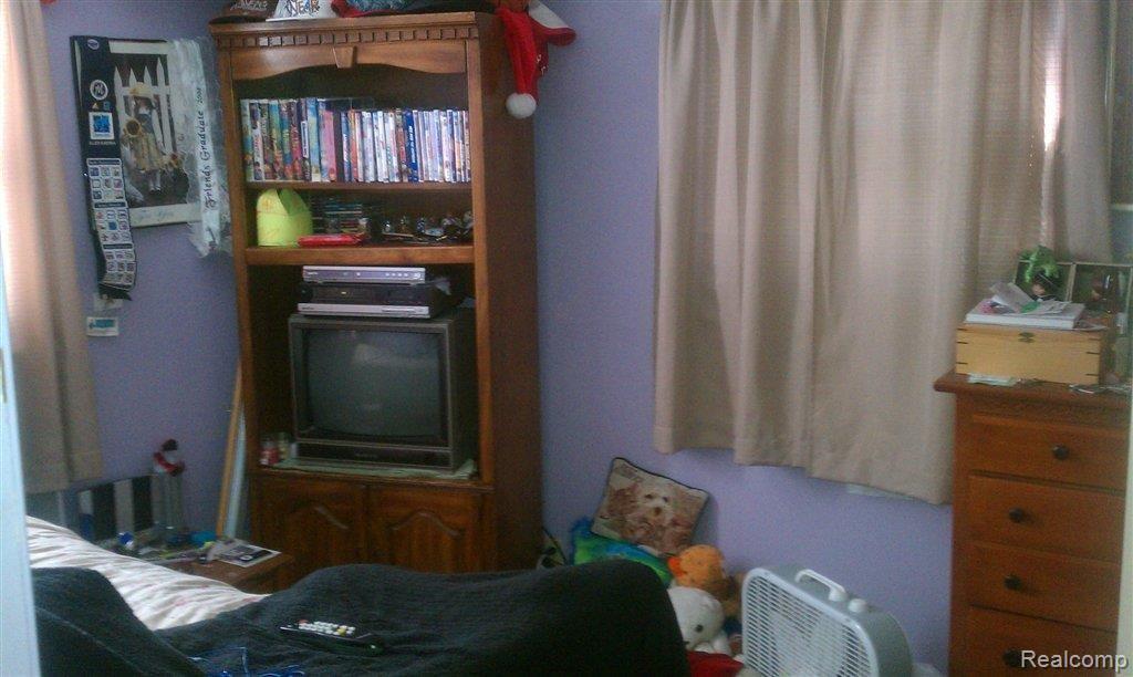1141 West Cook Road Grand Blanc, MI 48439 - Photo 4 of 7 IMAG0308 (2).jpg