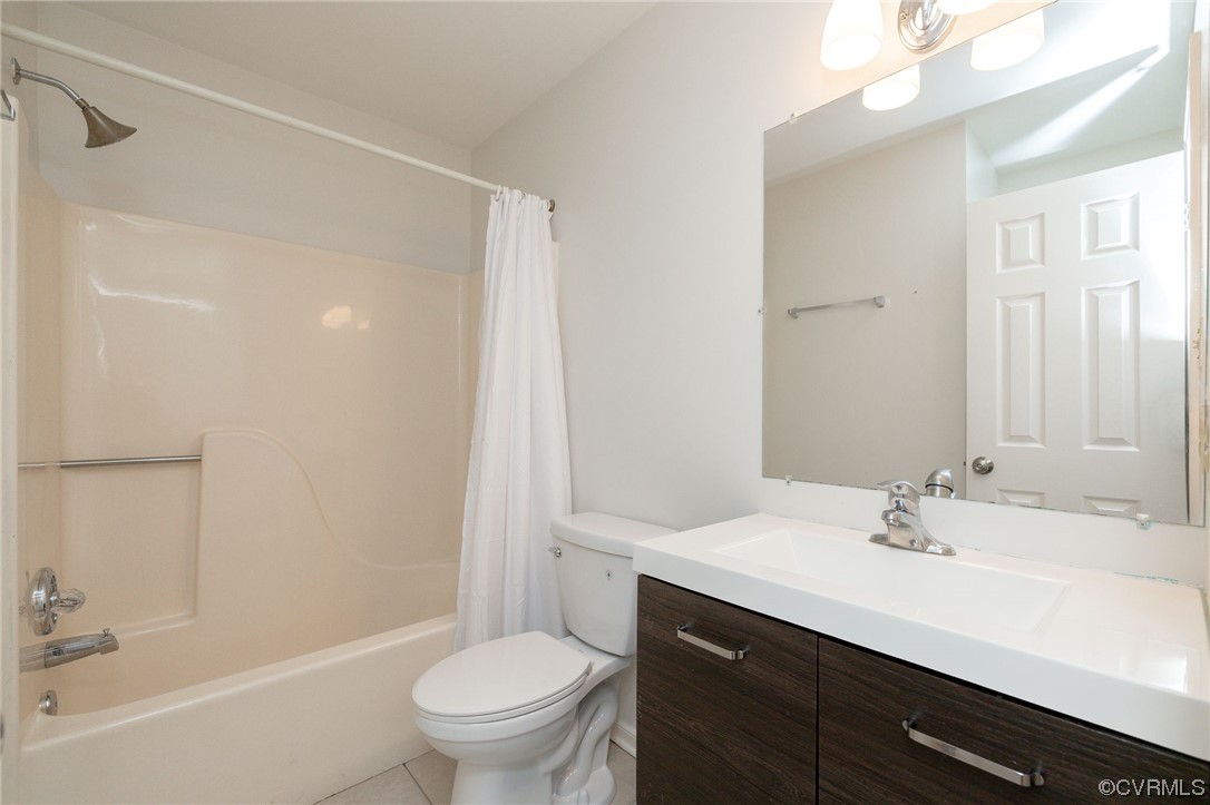 2617 Iverson Road Midlothian, VA 23112 - Photo 15 of 32 a bathroom with a sink a toilet a shower and a mirror