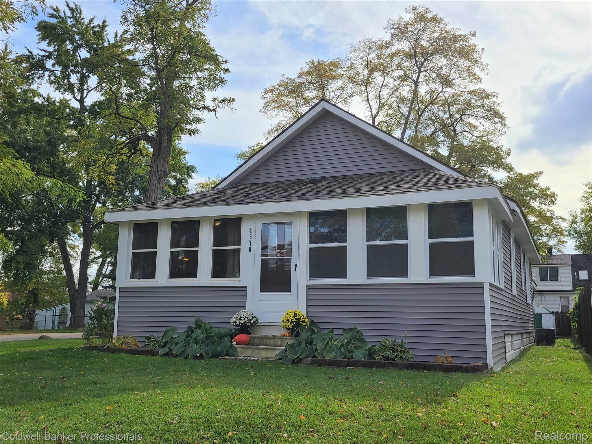 4570 Waterford Road Clarkston, MI 48346 - Photo 2 of 51 4570_Waterford_Rd__Front elevation
