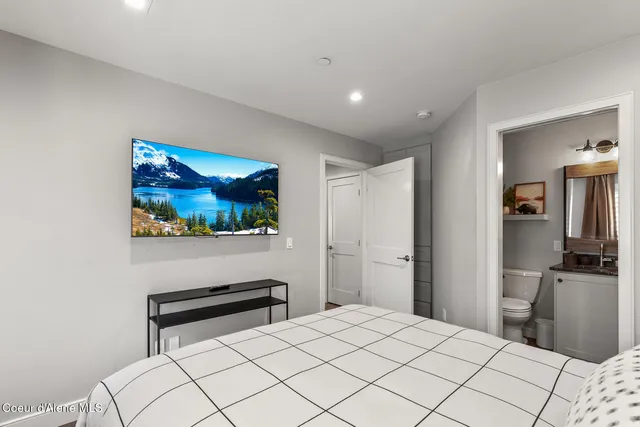 $1,750,000 | 4724 South Arrow Point Drive, Unit A304, Harrison, ID 83833